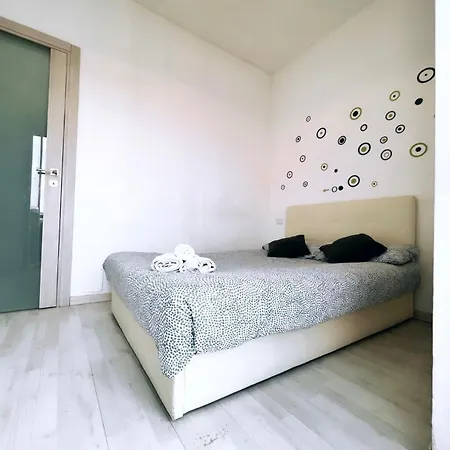Nice With Big Balcony Close To The Metro *
