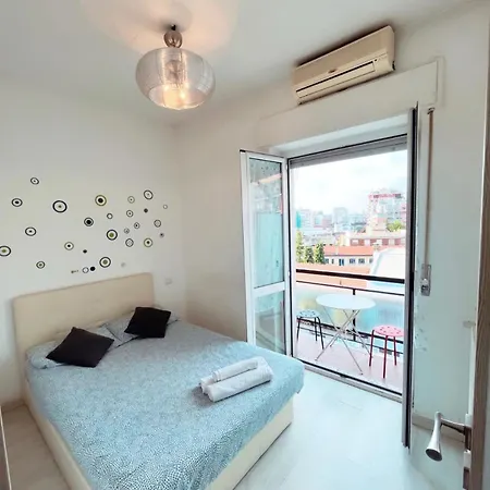 Apartment Nice With Big Balcony Close To The Metro
